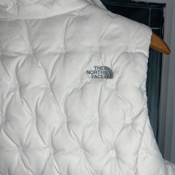 The North Face Womens Size L White Sleeveless Puffer Vest - Picture 3 of 7